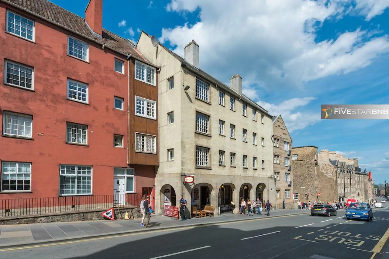 Smart Royal Mile Apartment Edinburgh